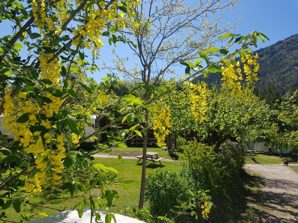 Camping Calme Et Nature Castellane Eksteriør billede