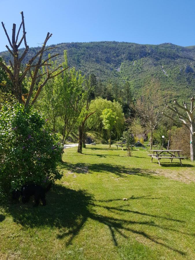 Camping Calme Et Nature Castellane Eksteriør billede