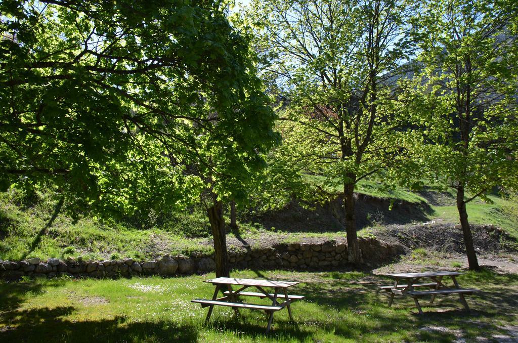 Camping Calme Et Nature Castellane Eksteriør billede