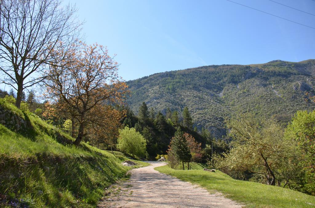 Camping Calme Et Nature Castellane Eksteriør billede