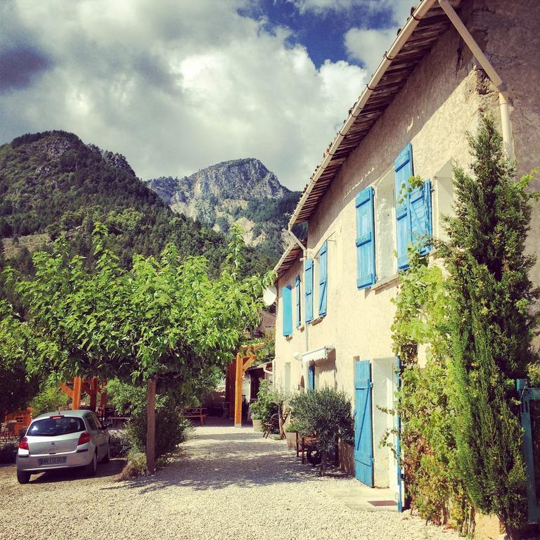 Camping Calme Et Nature Castellane Eksteriør billede