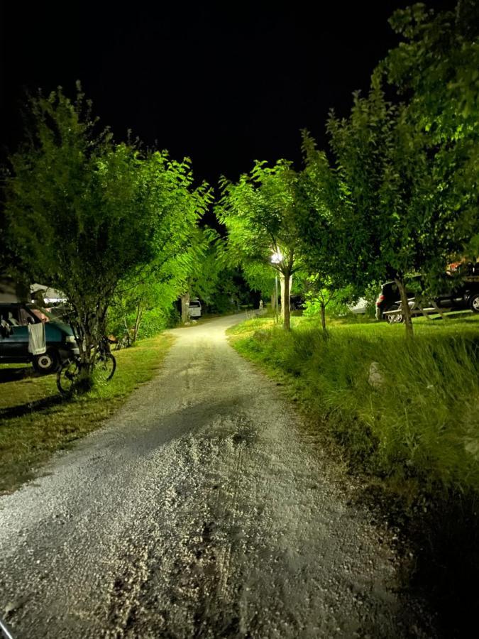 Camping Calme Et Nature Castellane Eksteriør billede