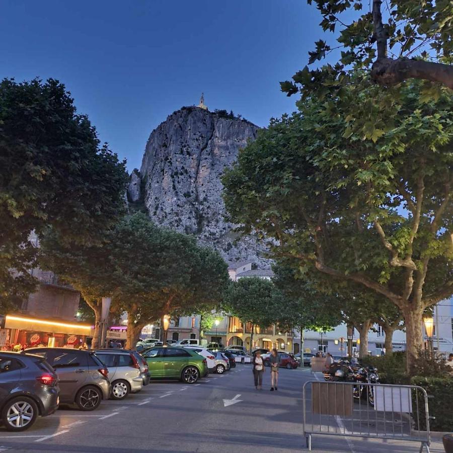 Camping Calme Et Nature Castellane Eksteriør billede