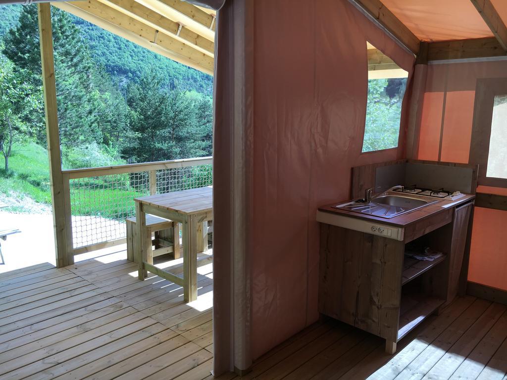 Camping Calme Et Nature Castellane Eksteriør billede