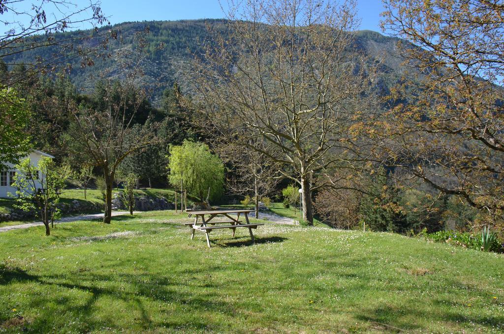 Camping Calme Et Nature Castellane Eksteriør billede